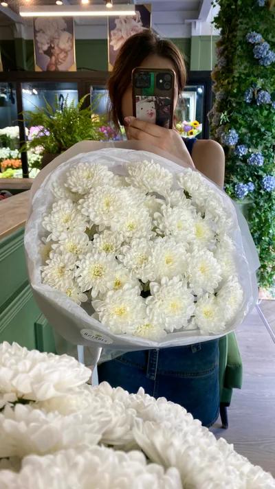 Монобукет из хризантем Балтика, 7 стеблей