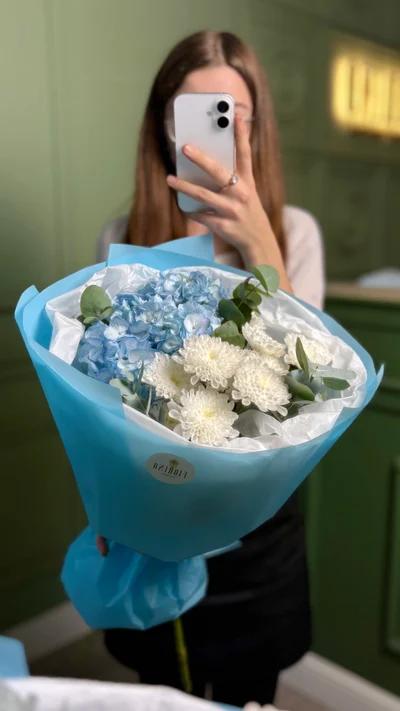 Составной букет с гортензией, хризантемами и эвкалиптом 3