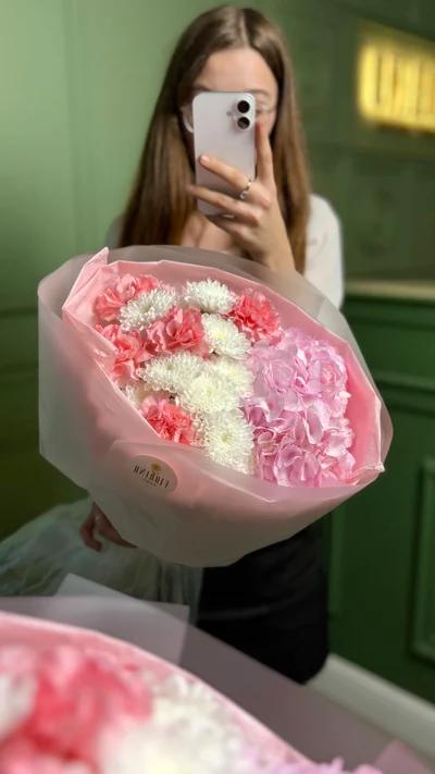 Составной букет с гортензией, хризантемами и диантусами 3