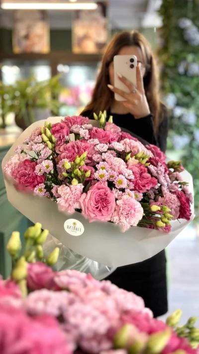Составной букет с розами, хризантемами, диантусами и эустомой 5