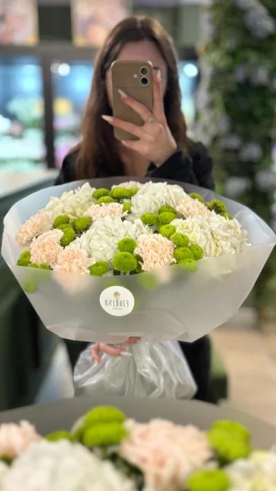 Составной букет с гортензией, дтантусами и хризантемой , фото 3